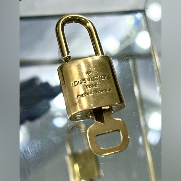 Louis Vuitton #319 Lock and Key - Authentic - Picture 2 of 8